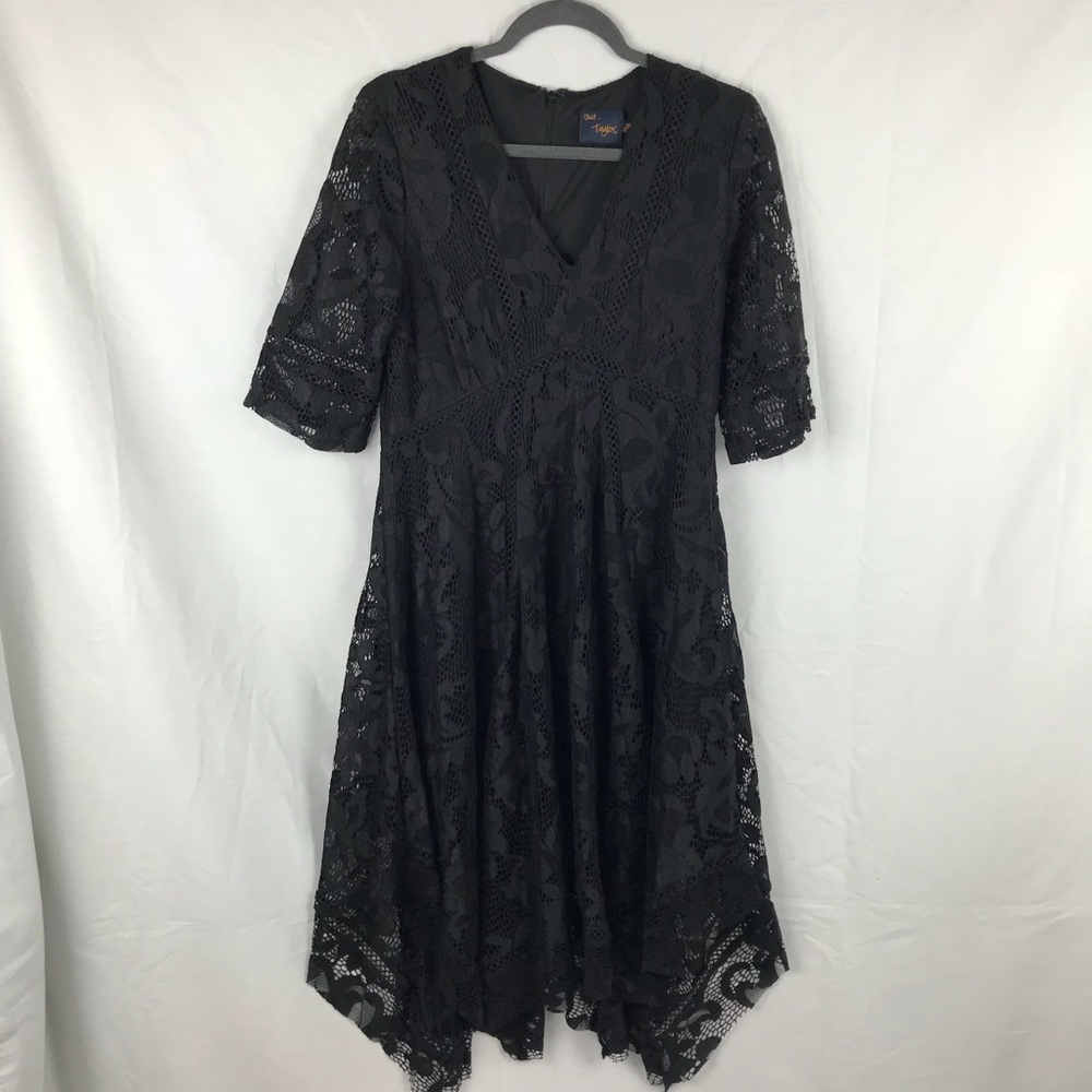 🌻Just Taylor Black V-Neck Lace Dress.